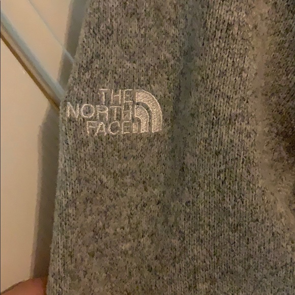 North face pull over - Picture 3 of 5
